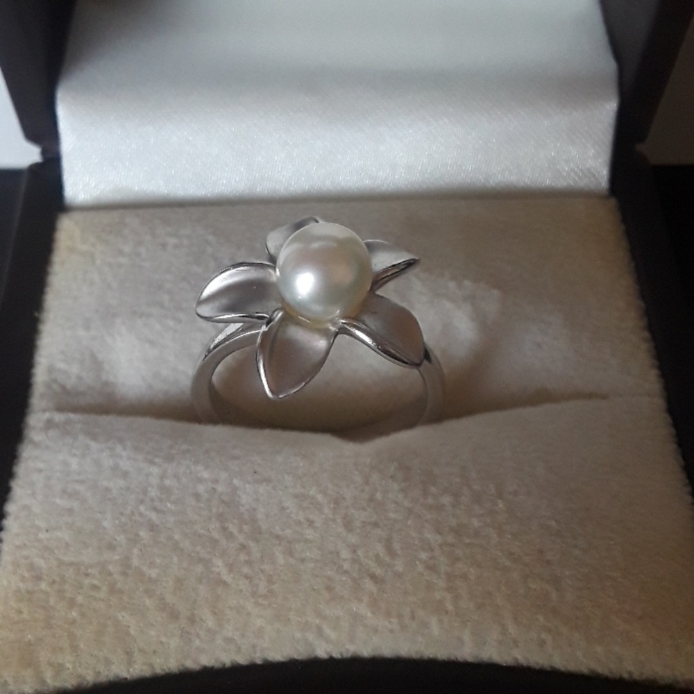 Silver ring with fresh water Pearl